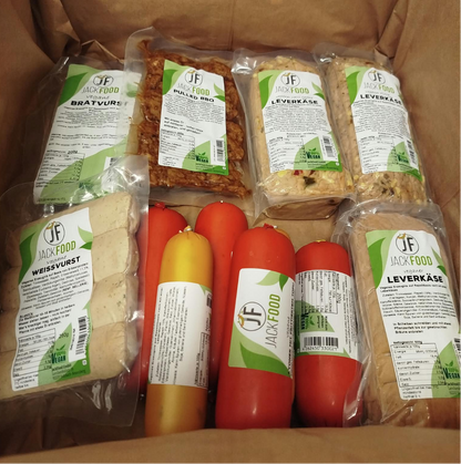 Die 12 Produkte aus dem Vorrats Paket in ihrem Versandkarton.