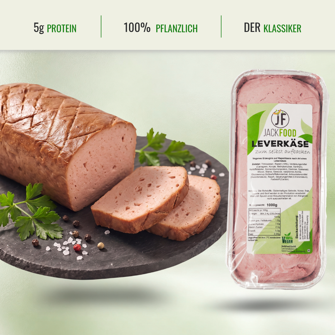 Im Headerbereich sind die Angaben zum Proteingehalt, 100% pflanzlich und einen usp Punkt. Im Bild ist auf der linken Seite das fertige vegane Fleischkäse Produkt zum Backen und auf der rechten Bildhälfte das Produkt in seiner Originalverpackung.